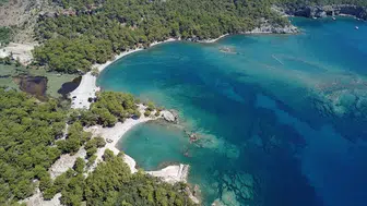 Antik Kalıntılar Arasında Serinleten Yüzme Keyfi: Phaselis'te Tarih ve Doğa Buluşuyor!