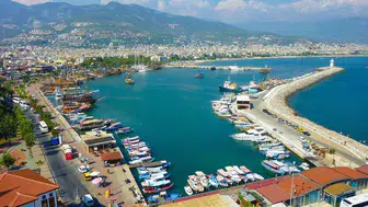 Alanya'dan Rus Turistlere Uyarı: Boşuna Beklemeyin, Kapılar Kapandı!
