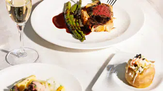 Raffles İstanbul'un Unutulmaz Brunch Deneyimi Pazar Günleri Sofraları Şenlendiriyor!