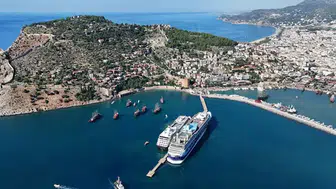 Alanya Limanı, İki Kruvaziyer ile 2.400 Turisti Ağırladı