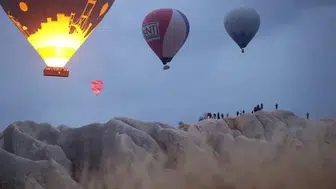 Kapadokya'da Sonbahar Coşkusu: Uzak Doğulu Turistlerin Yoğun İlgisi Bölgeyi Canlandırdı!