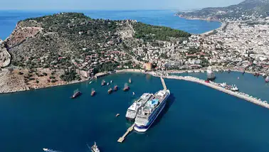 Alanya Limanı, İki Kruvaziyer ile 2.400 Turisti Ağırladı