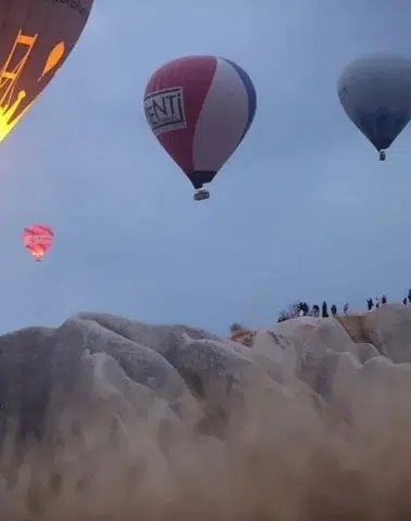 Kapadokya'da Sonbahar Coşkusu: Uzak Doğulu Turistlerin Yoğun İlgisi Bölgeyi Canlandırdı!