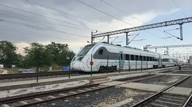 Milli Elektrikli Tren, saatte 160 kilometre hıza ulaşarak yeni güzergahında seferlerine başladı!