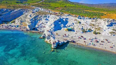 Çeşme'nin Gizli Cenneti: Beyaz Kayaların Arasındaki Turkuaz Denizin Büyüsü!