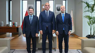 Bakan Ersoy ve THY Yönetimi, Turizmde Yeni Stratejileri Belirlemek Üzere Zirvede Bir Araya Geldi