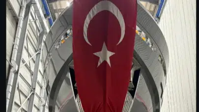 İpek Kıraç'ın liderliğindeki Sirena Yachts, merakla beklenen yeni süperyatı Sirena 118'i suyla buluşturdu.