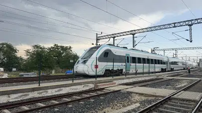 Milli Elektrikli Tren, saatte 160 kilometre hıza ulaşarak yeni güzergahında seferlerine başladı!