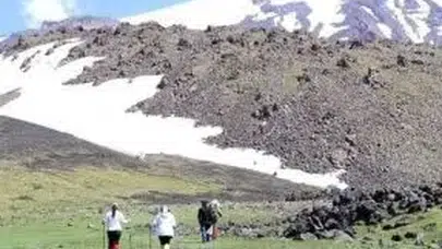 Ağrı Dağı'nın Kuzeydoğu Yüzü: Doğanın Eşsiz Güzellikleriyle Dağcıları Kendine Çekiyor