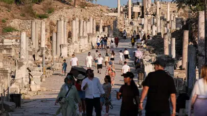 Turizm İstatistiklerinde Çarpıcı Değişim: Seyahat Sayısı Düşerken Harcamalar Artış Gösterdi!