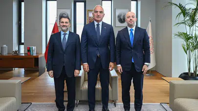 Bakan Ersoy ve THY Yönetimi, Turizmde Yeni Stratejileri Belirlemek Üzere Zirvede Bir Araya Geldi