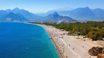 Antalya, 12,4 Milyon Turistle Yeni Bir Rekor Kırdı; 2027 Hedefleri Belli Oldu!