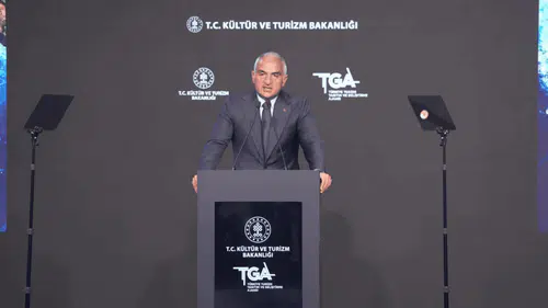 Bakan Ersoy: "Ateş Çemberine Rağmen Türkiye, Turizmde İstikrarını Sürekli Kılmayı Başardı"