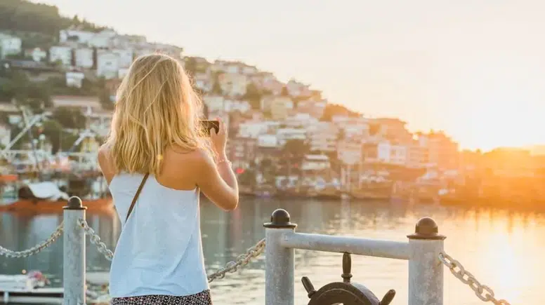 Alanya, Rus Turistlerle Sonbahar Sezonunu Şenlendiriyor: Türkiye, Rakip Ülkeleri Farkla Geride Bıraktı!