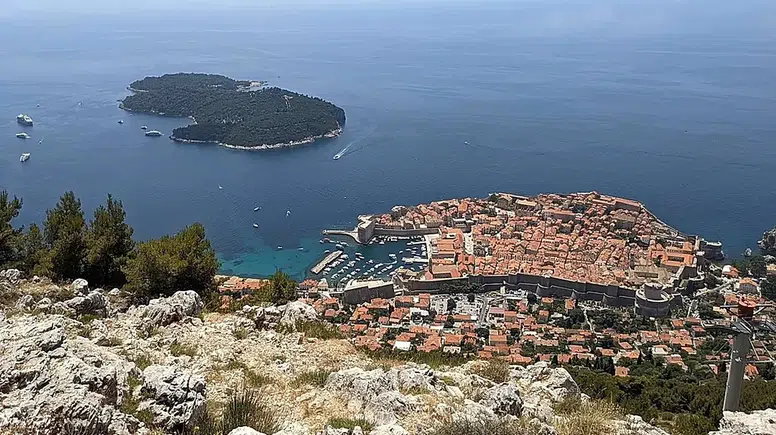 Avrupa'da Aşırı Turizmi Durdurmanın Yolu: Yürüyüş Turları ile Yeni Bir Tatil Deneyimi!