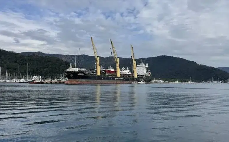 Marmaris Limanı'nda Lüks Motor Yatlar İçin Bakım Çalışmaları Başladı